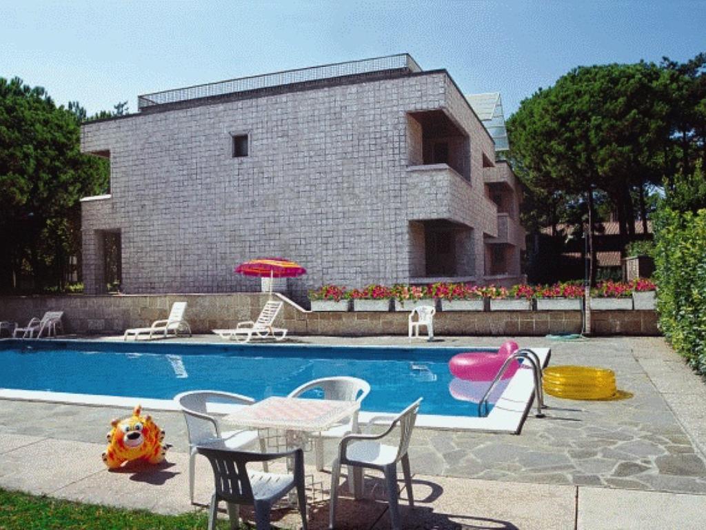 Ferienwohnung Lignano Exclusive With Pool Lignano Sabbiadoro Exterior foto
