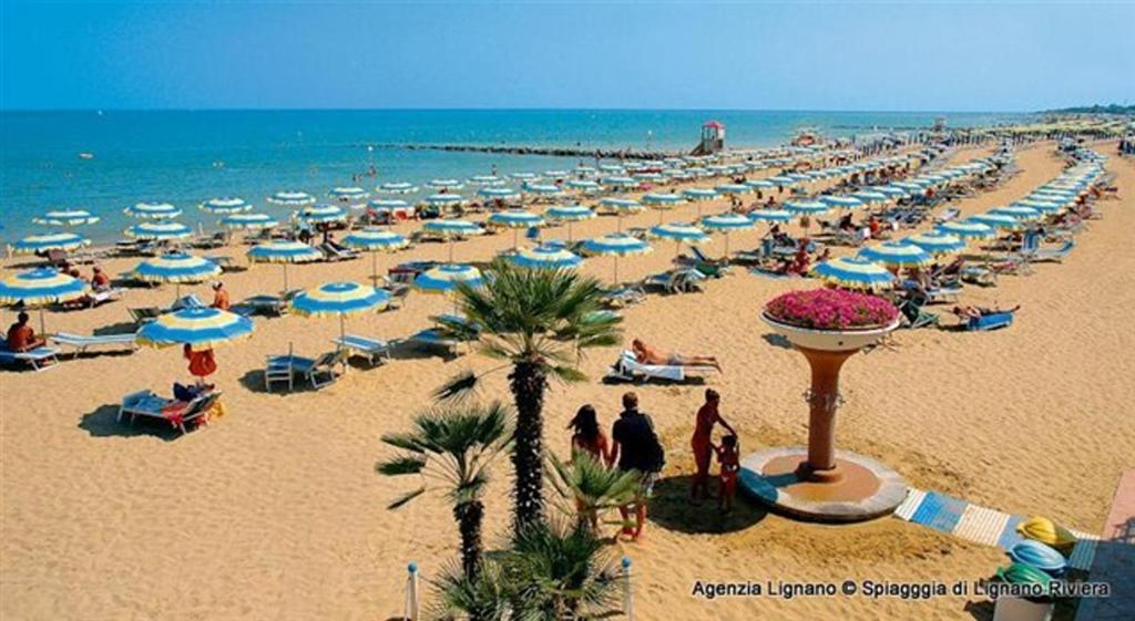Ferienwohnung Lignano Exclusive With Pool Lignano Sabbiadoro Exterior foto